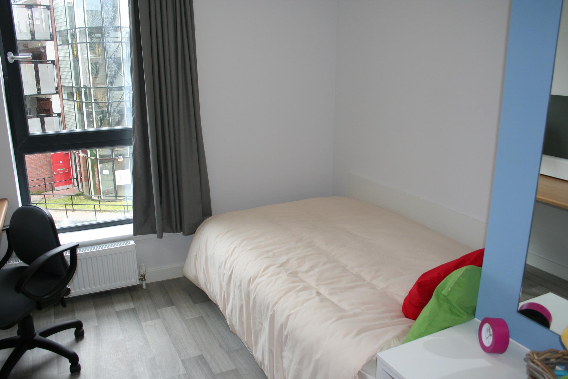 Bedroom 2.JPG